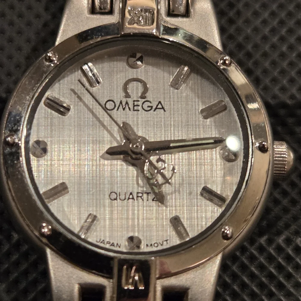 Seiko Women's Silver and Gold Watch - Picture 2 of 10